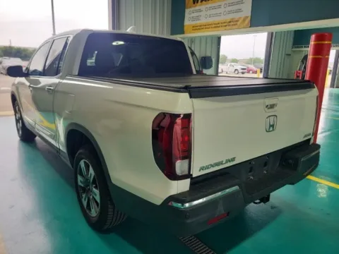 More photos of 2019 Honda Ridgeline RTL-E at Cassill Motors, IA