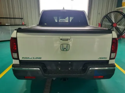 More photos of 2019 Honda Ridgeline RTL-E at Cassill Motors, IA