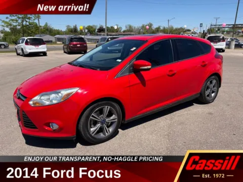 Red 2014 Ford Focus SE for sale in Cedar Rapids, IA
