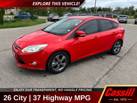Red 2014 Ford Focus SE for sale in Cedar Rapids, IA