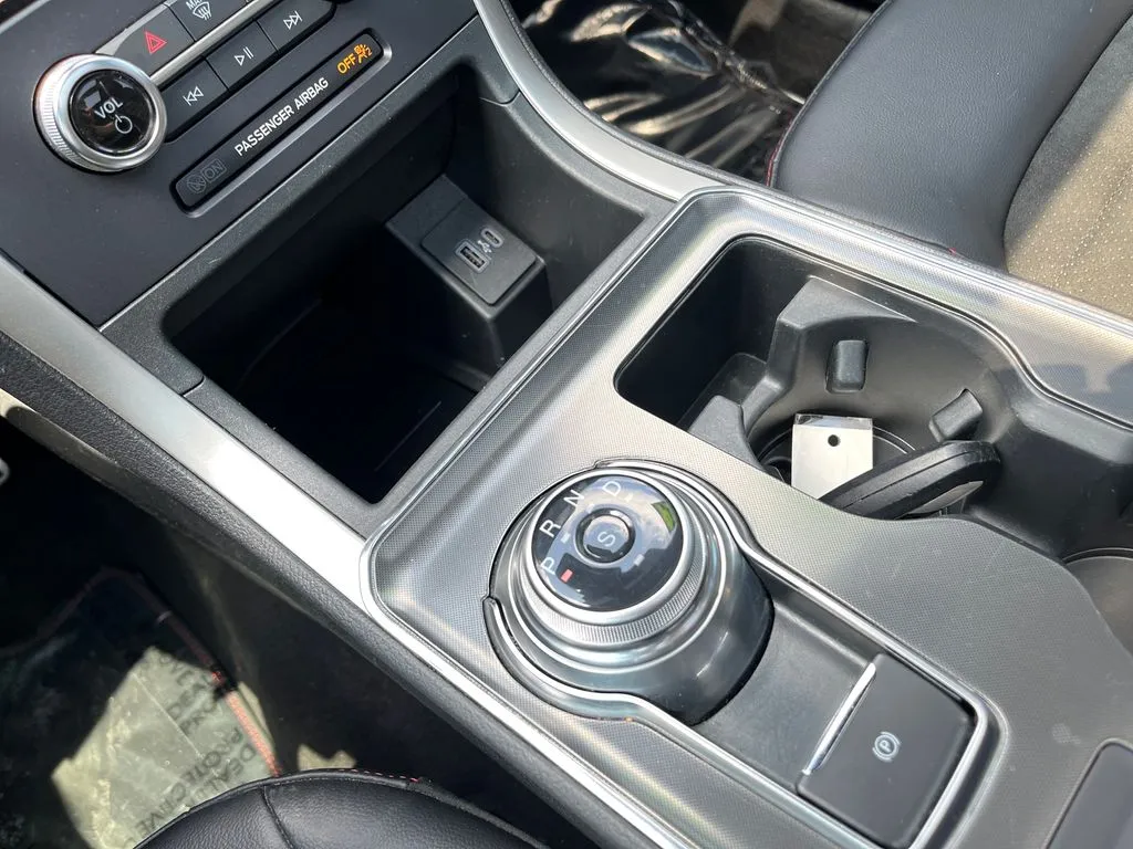 2024 Ford Edge ST-Line - Photo 24