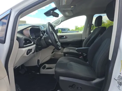 More photos of 2022 Chrysler Voyager LX at Cassill Motors, IA