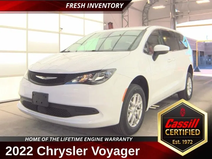 2022 Chrysler Voyager LX's photo