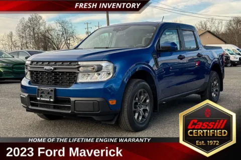 Blue 2023 Ford Maverick XLT for sale in Cedar Rapids, IA