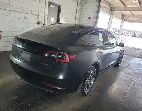 More photos of 2022 Tesla Model 3 Long Range at Cassill Motors, IA