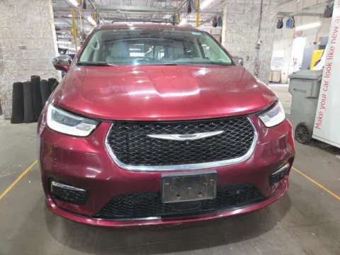 Another view of 2021 Chrysler Pacifica Limited for sale in Cedar Rapids, IA at Cassill Motors