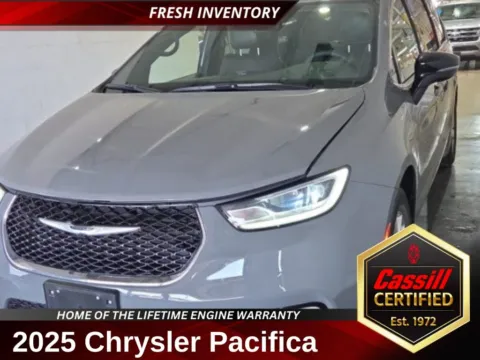 Gray 2025 Chrysler Pacifica Select for sale in Cedar Rapids, IA