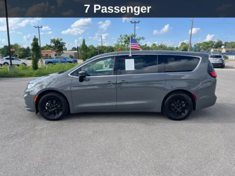 Photos of 2025 Chrysler Pacifica Select for sale in Cedar Rapids, IA at Cassill Motors