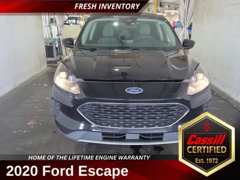 Black 2020 Ford Escape SE for sale in Cedar Rapids, IA