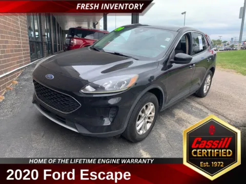 Black 2020 Ford Escape SE for sale in Cedar Rapids, IA