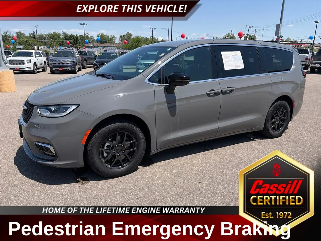 Gray 2025 Chrysler Pacifica Select for sale in Cedar Rapids, IA