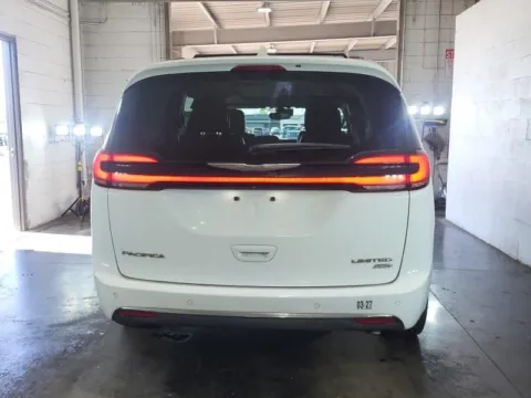 More photos of 2021 Chrysler Pacifica Limited at Cassill Motors, IA