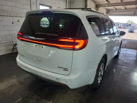 More photos of 2021 Chrysler Pacifica Limited at Cassill Motors, IA