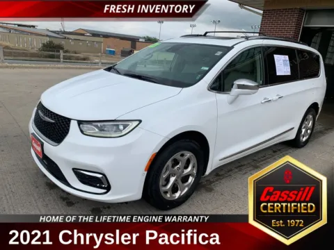 White 2021 Chrysler Pacifica Limited for sale in Cedar Rapids, IA