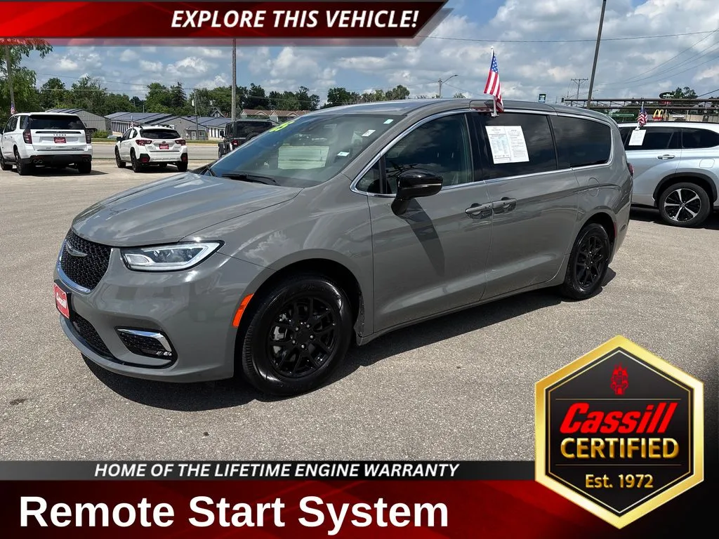 Gray 2025 Chrysler Pacifica Select for sale in Cedar Rapids, IA