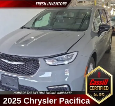 Gray 2025 Chrysler Pacifica Select for sale in Cedar Rapids, IA