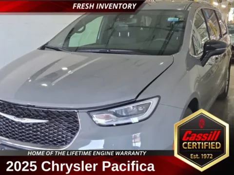 Gray 2025 Chrysler Pacifica Select for sale in Cedar Rapids, IA