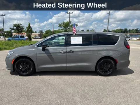Photos of 2025 Chrysler Pacifica Select for sale in Cedar Rapids, IA at Cassill Motors