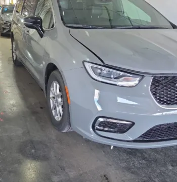 Photos of 2025 Chrysler Pacifica Select for sale in Cedar Rapids, IA at Cassill Motors