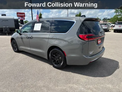 Another view of 2025 Chrysler Pacifica Select for sale in Cedar Rapids, IA at Cassill Motors