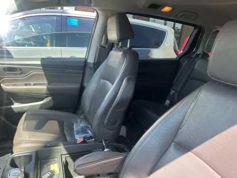 More photos of 2019 Honda Odyssey EX-L at Cassill Motors, IA