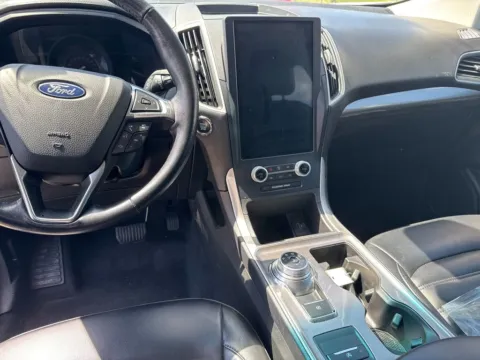More photos of 2023 Ford Edge SEL at Cassill Motors, IA