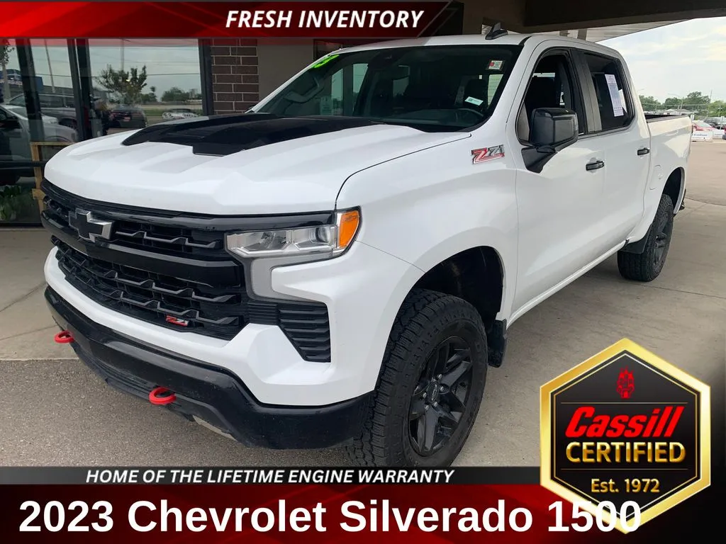 White 2023 Chevrolet Silverado 1500 LT Trail Boss for sale in Cedar Rapids, IA
