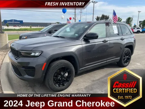 Gray 2024 Jeep Grand Cherokee Altitude for sale in Cedar Rapids, IA