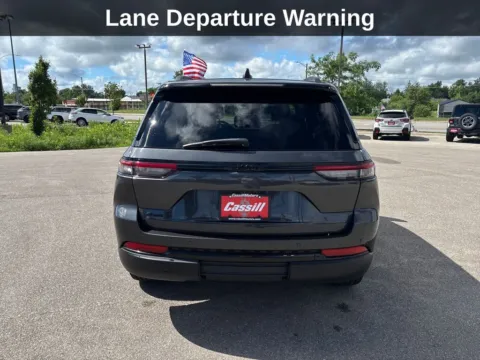 More photos of 2024 Jeep Grand Cherokee Altitude at Cassill Motors, IA