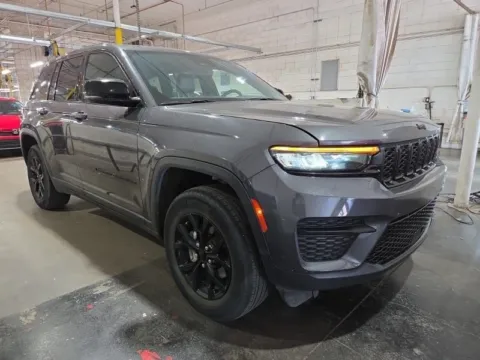 More photos of 2024 Jeep Grand Cherokee Altitude at Cassill Motors, IA