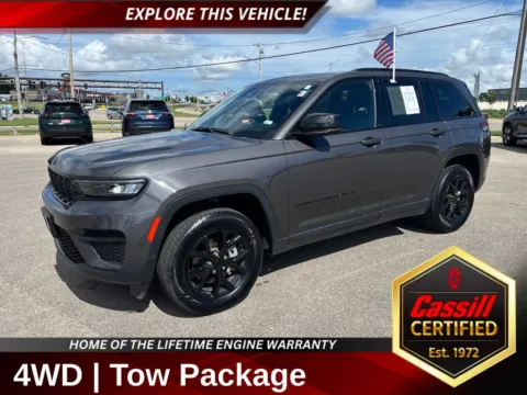 Gray 2024 Jeep Grand Cherokee Altitude for sale in Cedar Rapids, IA