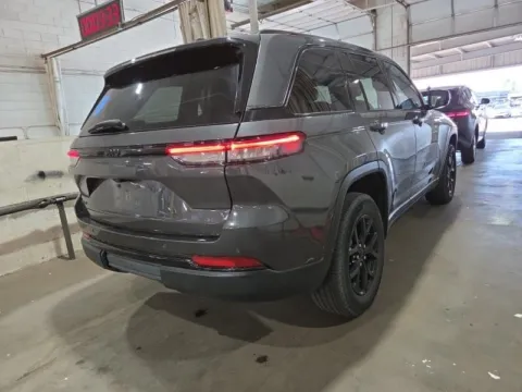 More photos of 2024 Jeep Grand Cherokee Altitude at Cassill Motors, IA