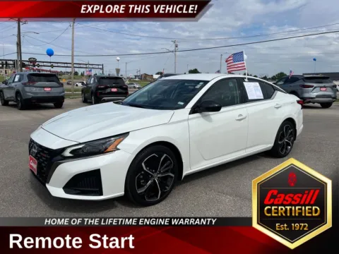 White 2025 Nissan Altima 2.5 SR for sale in Cedar Rapids, IA