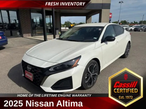 White 2025 Nissan Altima 2.5 SR for sale in Cedar Rapids, IA