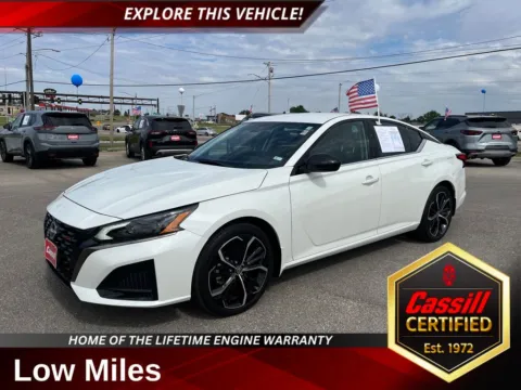 White 2025 Nissan Altima 2.5 SR for sale in Cedar Rapids, IA