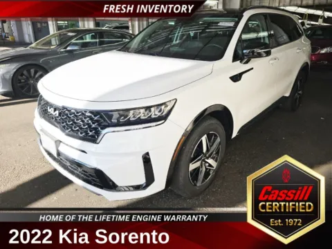 White 2022 Kia Sorento S for sale in Cedar Rapids, IA