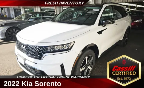 White 2022 Kia Sorento S for sale in Cedar Rapids, IA