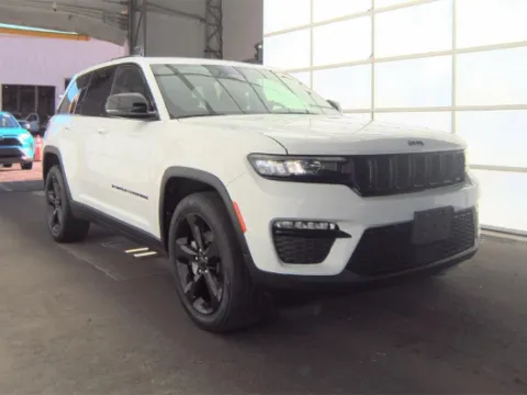 More photos of 2023 Jeep Grand Cherokee Limited at Cassill Motors, IA