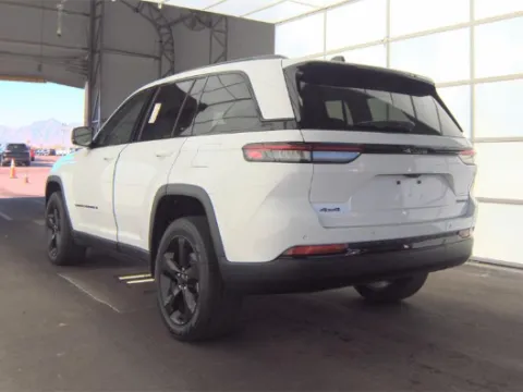 Photos of 2023 Jeep Grand Cherokee Limited for sale in Cedar Rapids, IA at Cassill Motors