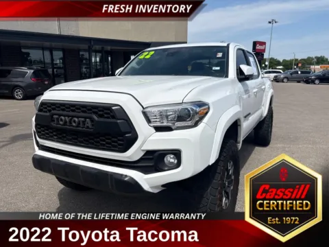 White 2022 Toyota Tacoma SR5 for sale in Cedar Rapids, IA