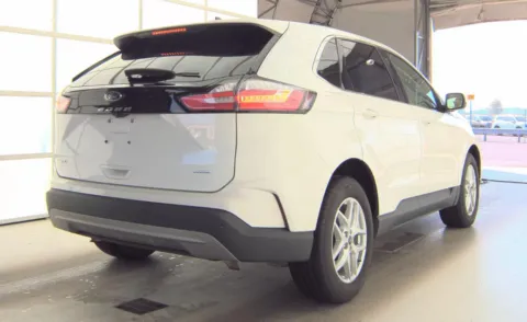 More photos of 2023 Ford Edge SEL at Cassill Motors, IA