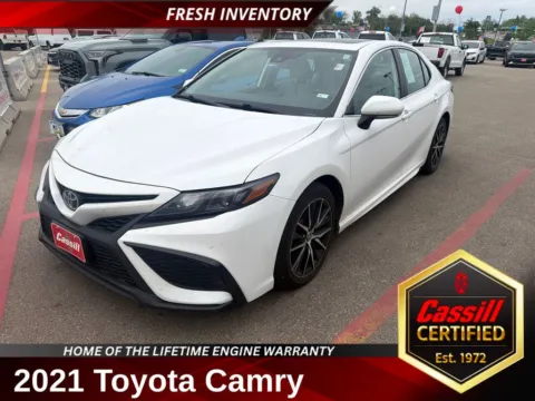 White 2021 Toyota Camry SE for sale in Cedar Rapids, IA