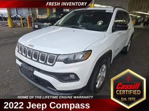 White 2022 Jeep Compass Latitude for sale in Cedar Rapids, IA