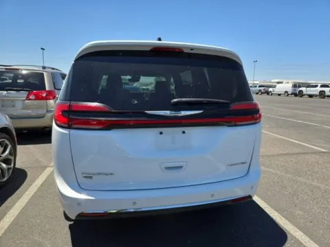 More photos of 2023 Chrysler Pacifica Limited at Cassill Motors, IA