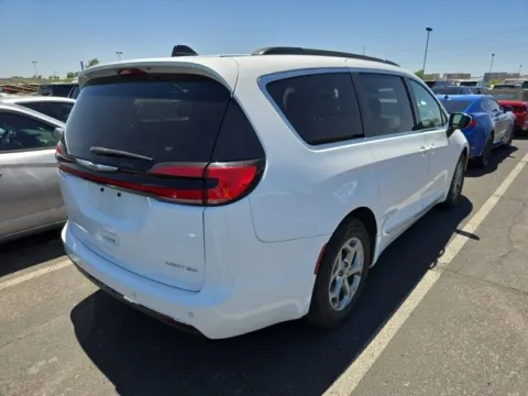 More photos of 2023 Chrysler Pacifica Limited at Cassill Motors, IA