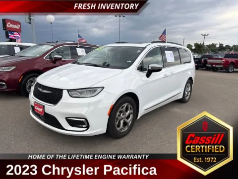 White 2023 Chrysler Pacifica Limited for sale in Cedar Rapids, IA