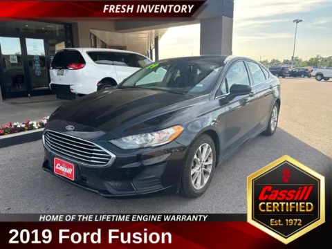 Black 2019 Ford Fusion SE for sale in Cedar Rapids, IA