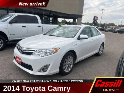 White 2014 Toyota Camry Hybrid LE for sale in Cedar Rapids, IA