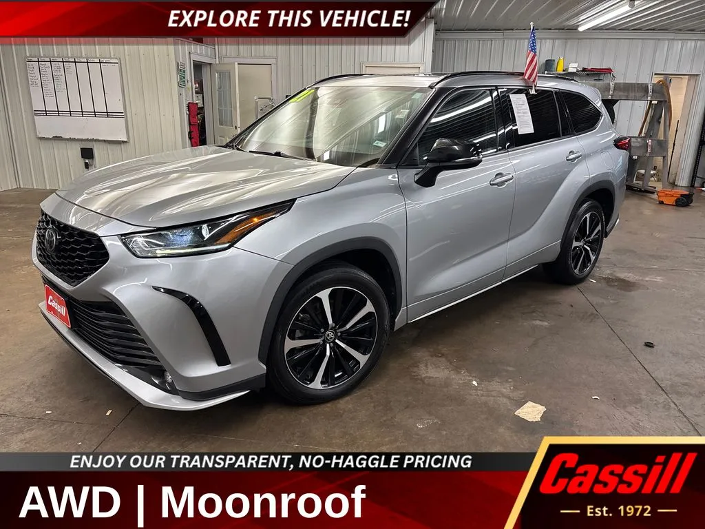 Silver 2021 Toyota Highlander XSE for sale in Cedar Rapids, IA