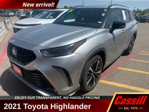Silver 2021 Toyota Highlander XSE for sale in Cedar Rapids, IA